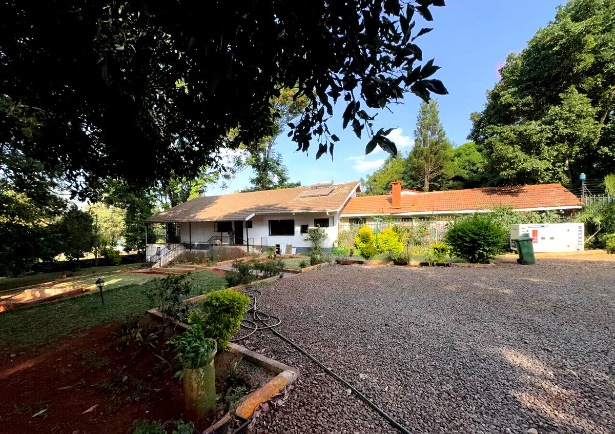 1 Acre 5BR Garden Home