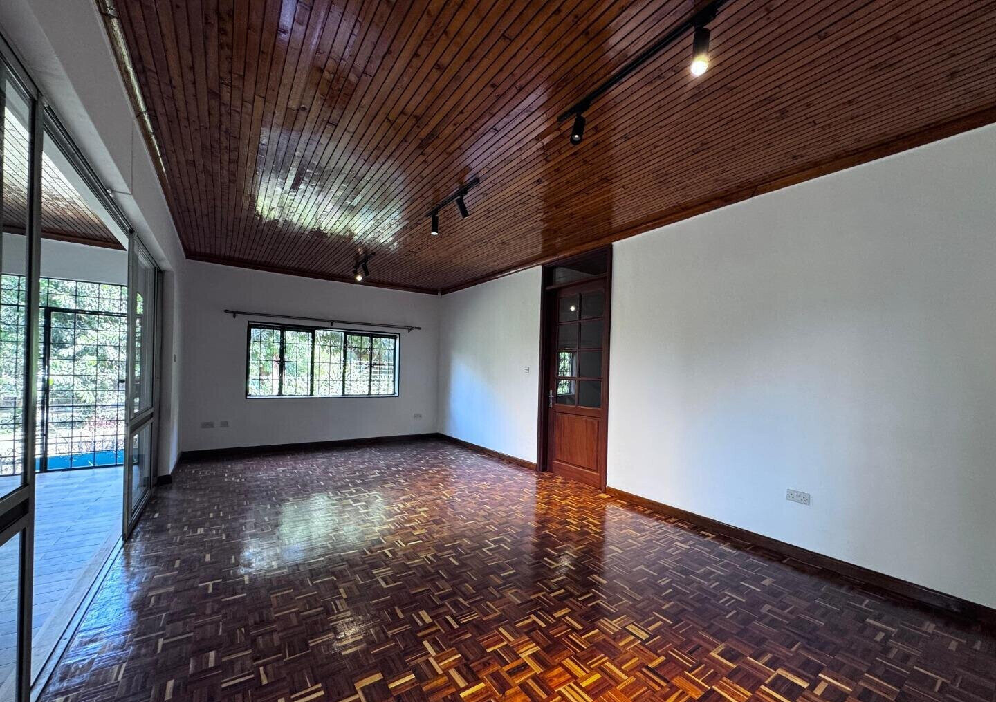 1 Acre 5BR Garden Home