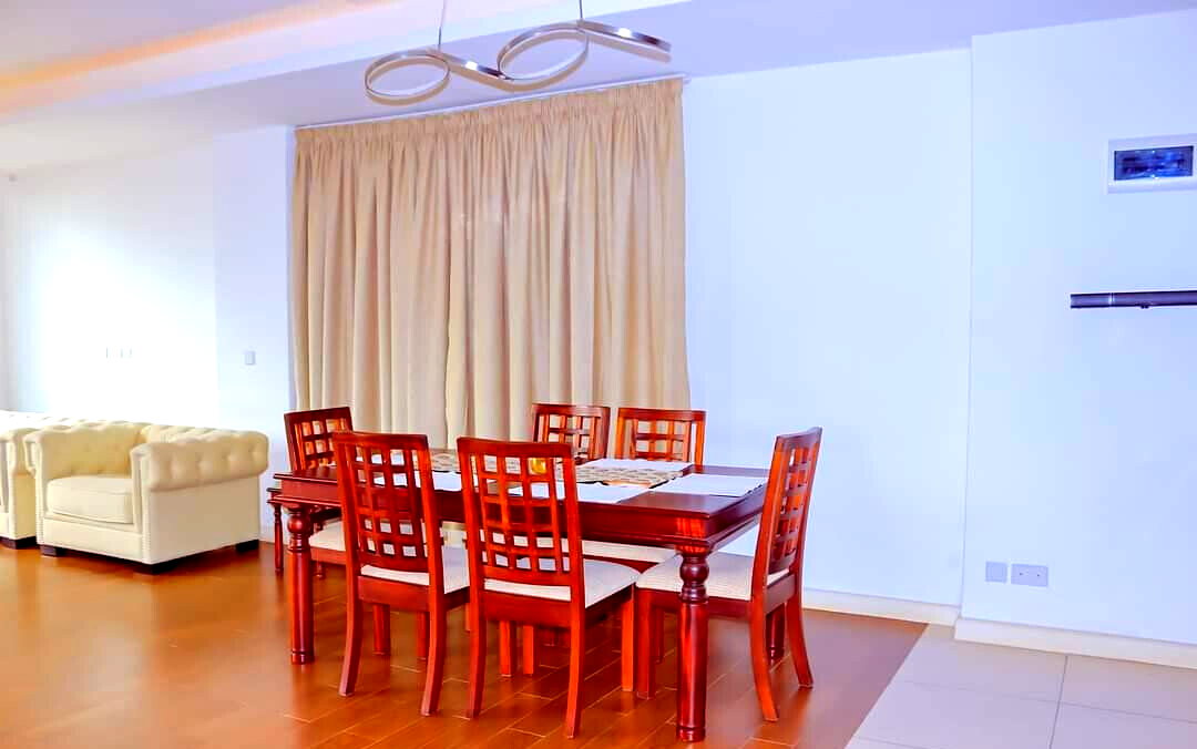 4BR Duplex with Heated Pool & Lift - Parklands