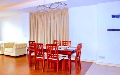 4BR Duplex with Heated Pool & Lift - Parklands