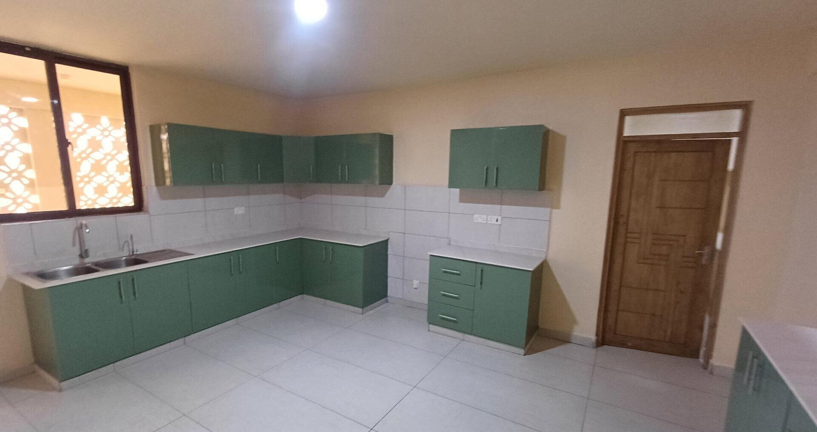 4BR All-Ensuite Apartment with Rooftop Terrace & Jacuzzi - Nyali