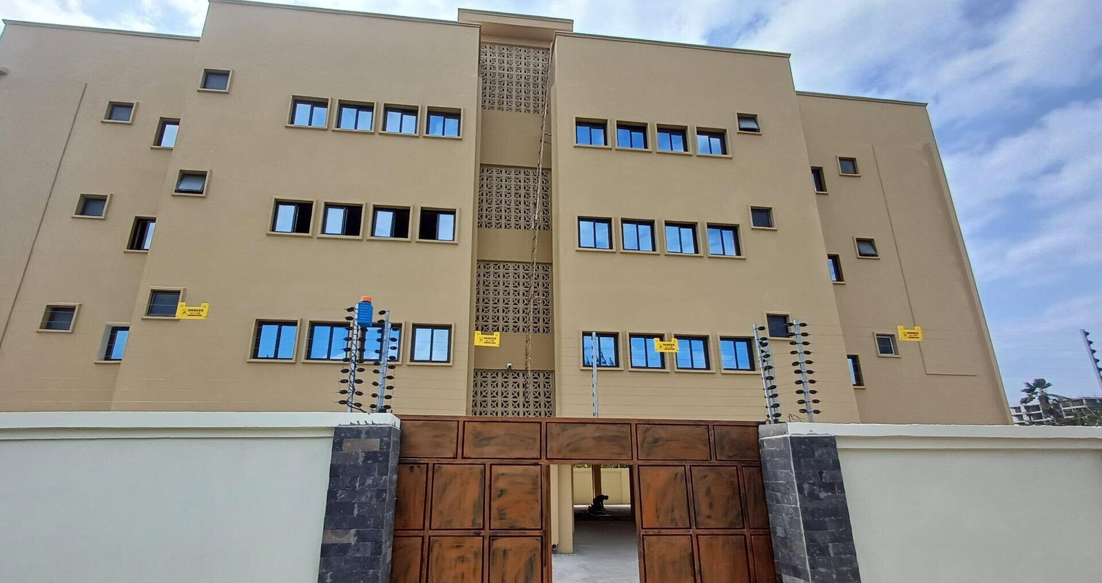 4BR All-Ensuite Apartment with Rooftop Terrace & Jacuzzi - Nyali