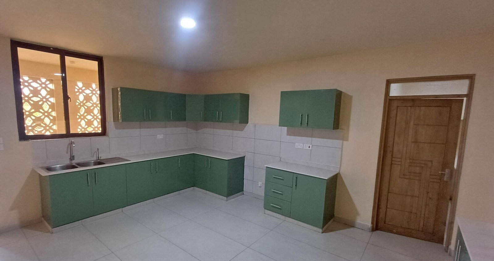4BR All-Ensuite Apartment with Rooftop Terrace & Jacuzzi - Nyali