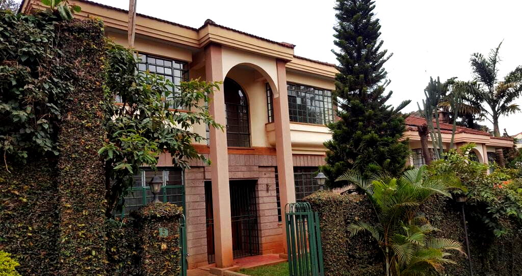 4BR All-Ensuite Townhouse with Private Garden & DSQ - Westlands