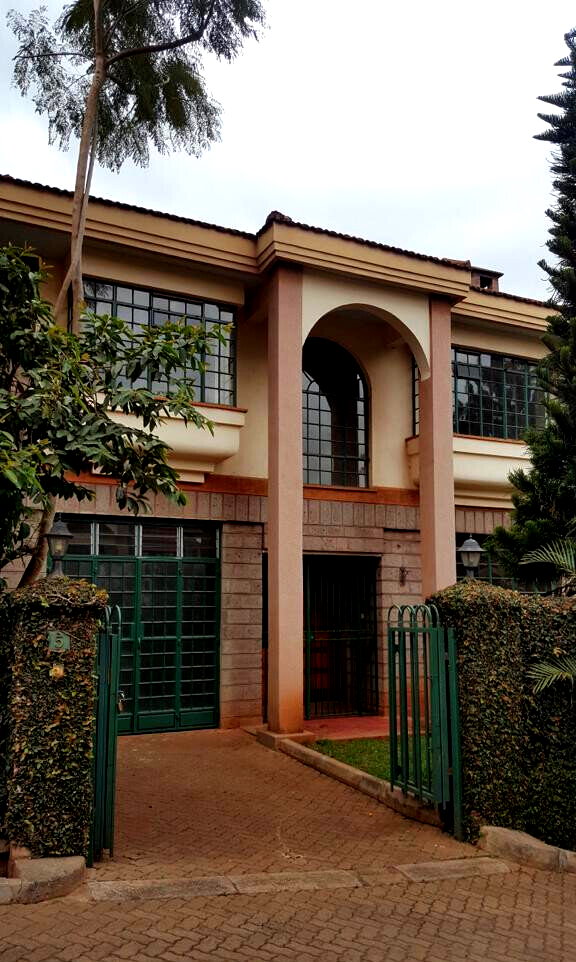 4BR All-Ensuite Townhouse with Private Garden & DSQ - Westlands