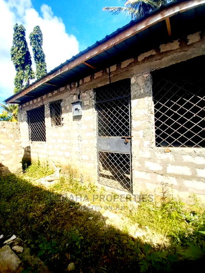 2bdrm Bungalow in Bamburi for sale - Image 4