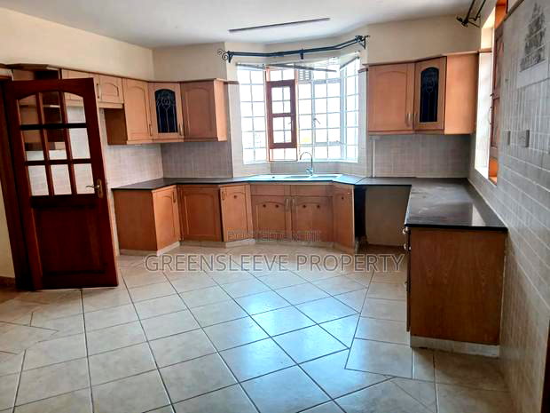 5bdrm Villa in Runda for rent