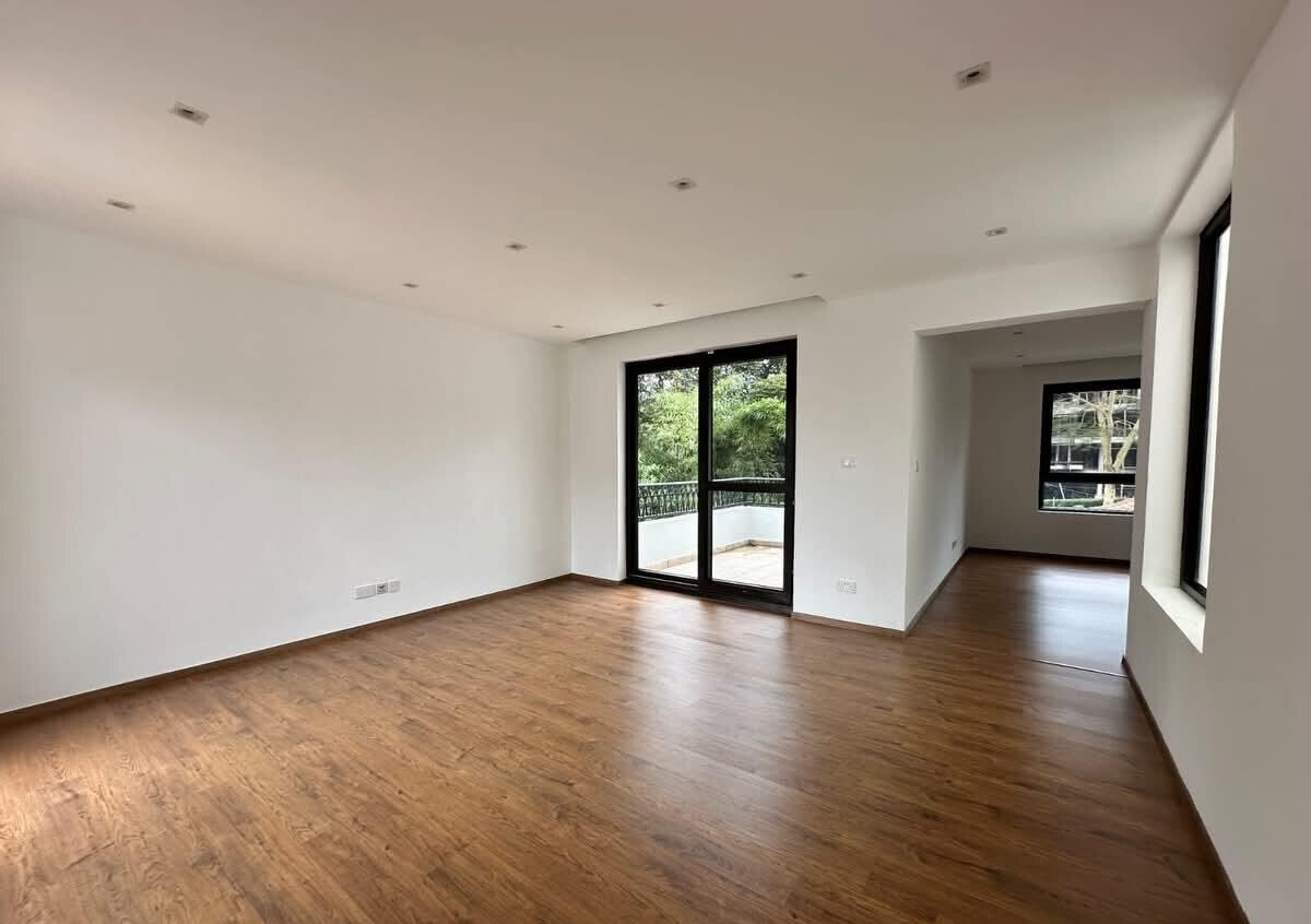 Luxury 4BR Townhouse with Garden