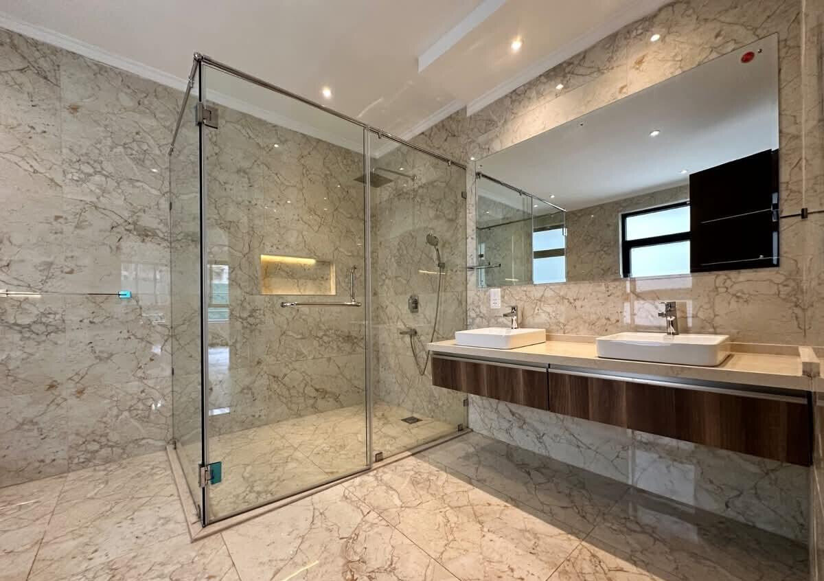 Luxury 4BR Townhouse with Garden