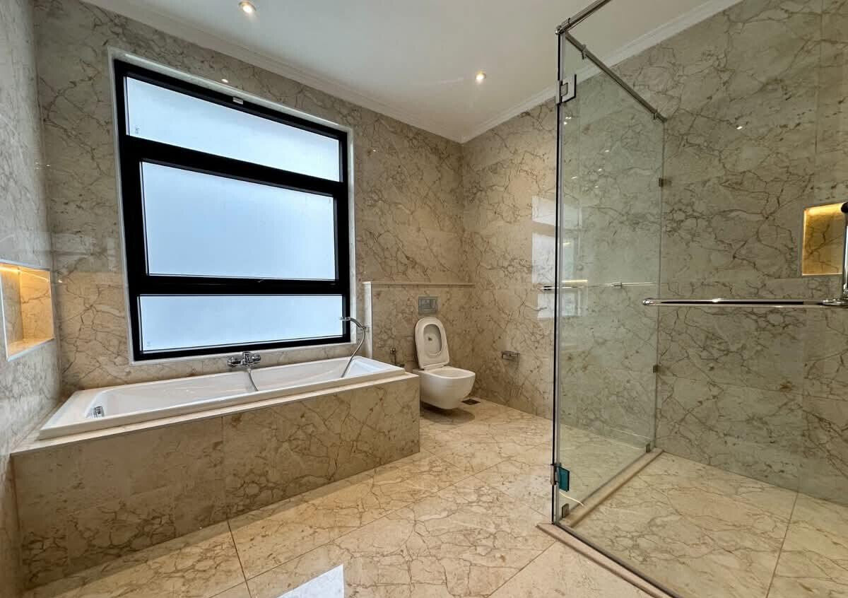 Luxury 4BR Townhouse with Garden