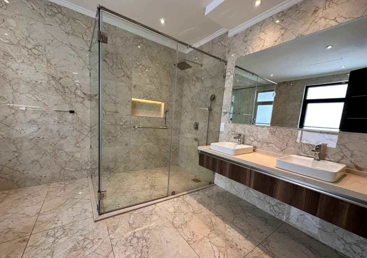 Luxury 4BR Townhouse with Garden