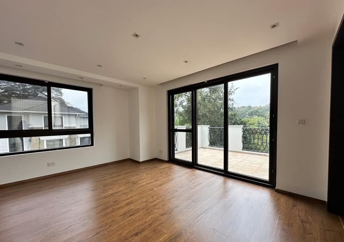 Luxury 4BR Townhouse with Garden