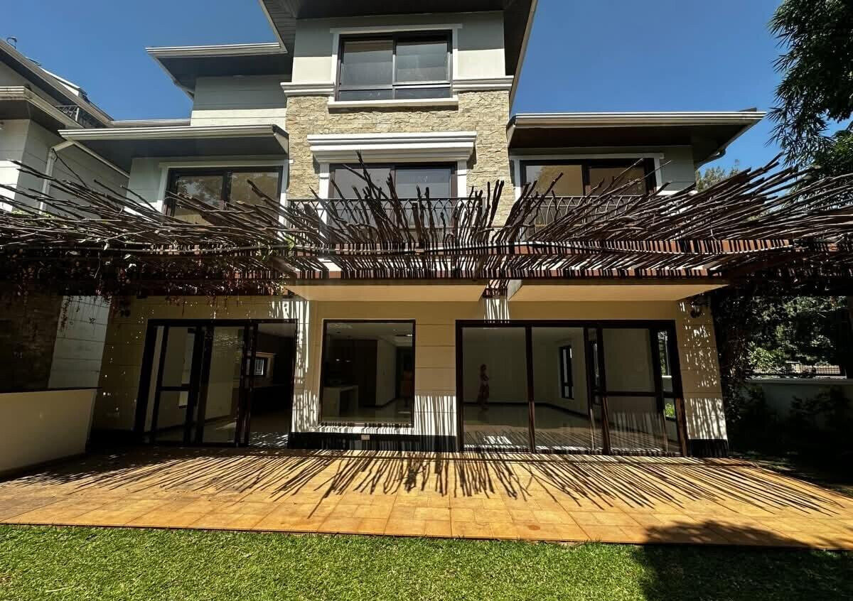 Luxury 4BR Townhouse with Garden