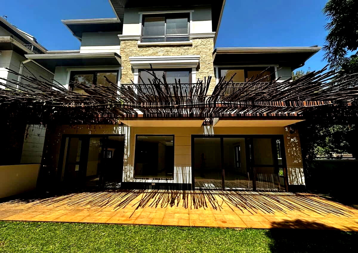 Luxury 4BR Townhouse with Garden
