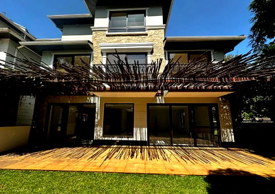 Luxury 4BR Townhouse with Garden