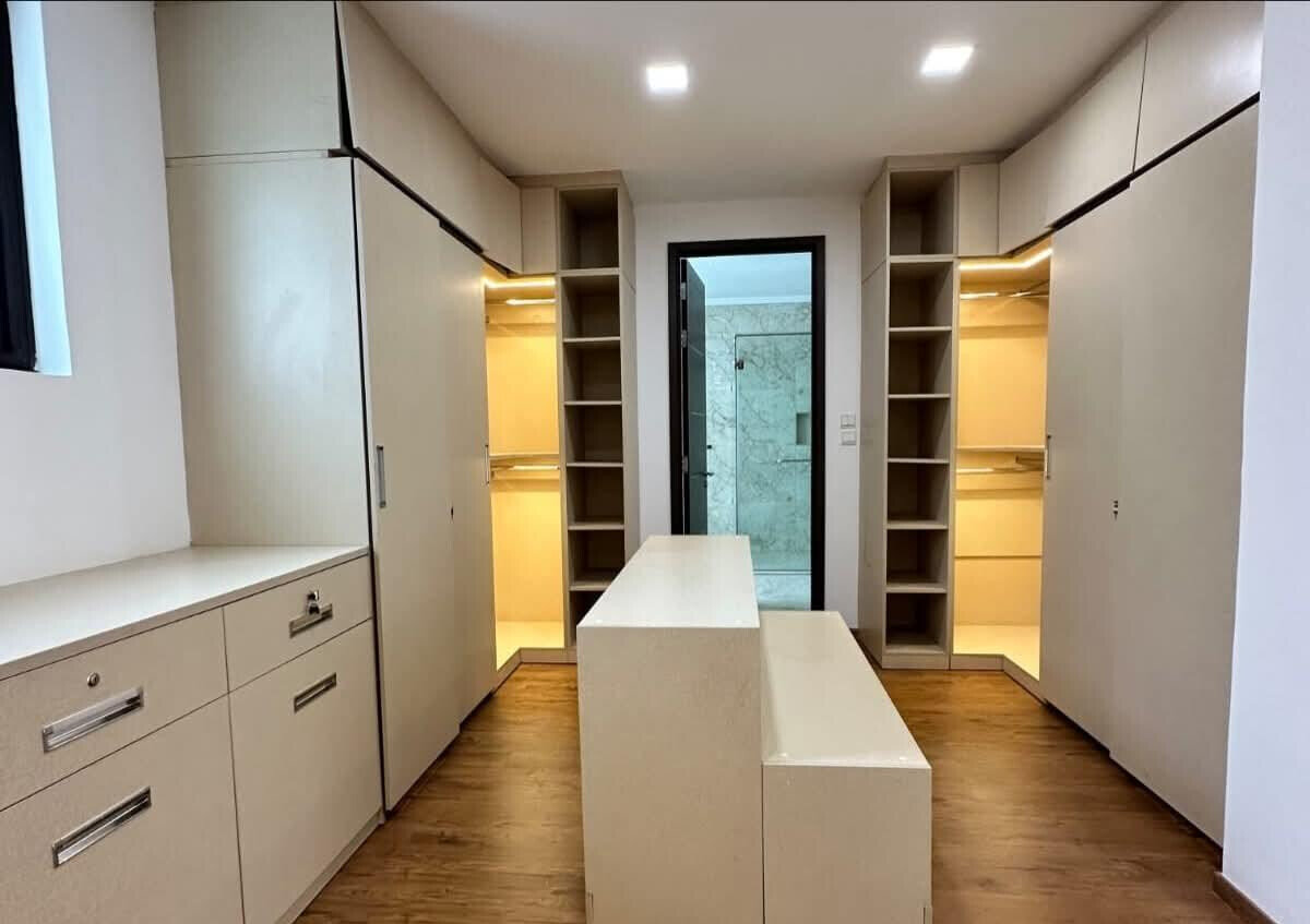 Luxury 4BR Townhouse with Garden