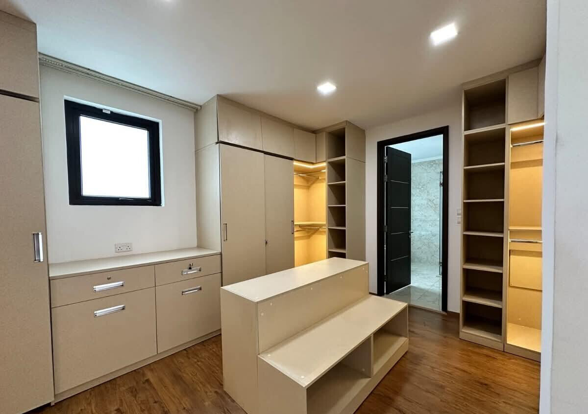 Luxury 4BR Townhouse with Garden