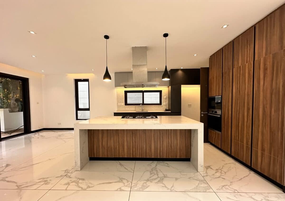 Luxury 4BR Townhouse with Garden