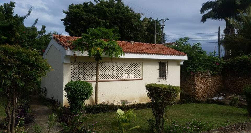 Half-Acre 4BR Maisonette with Borehole & Garden - Nyali