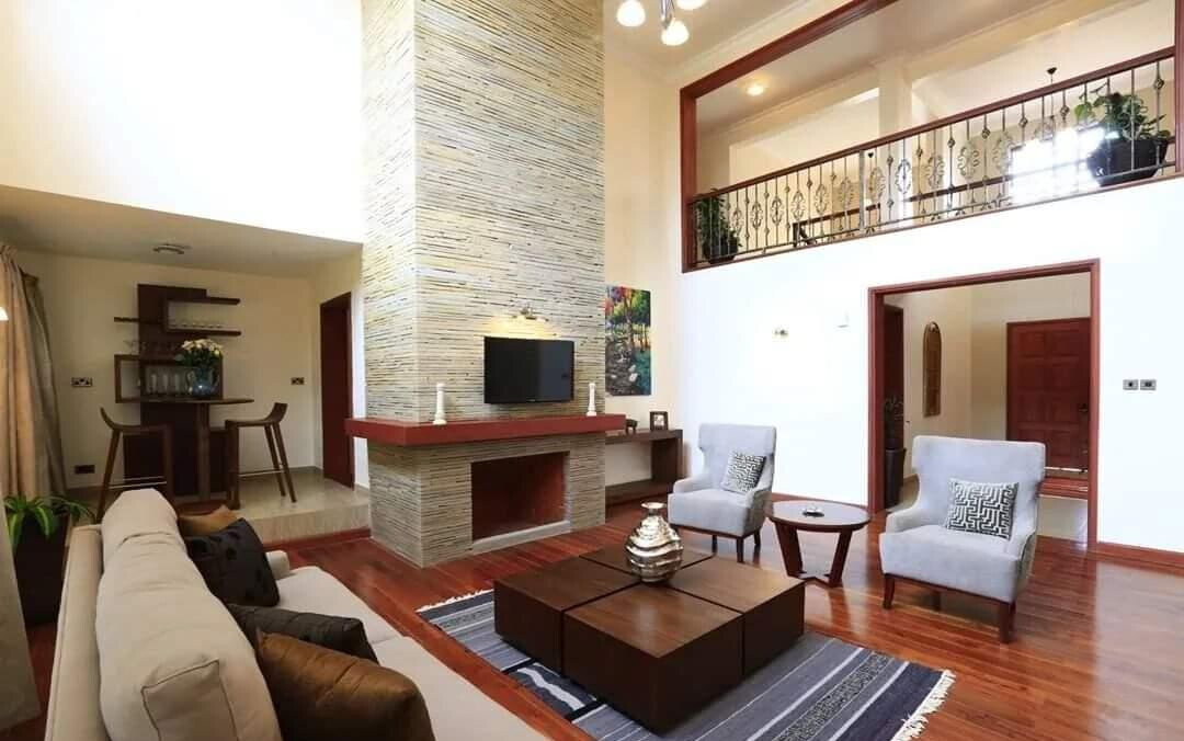 English Country Estate Townhouse with Clubhouse & Pool – Karen