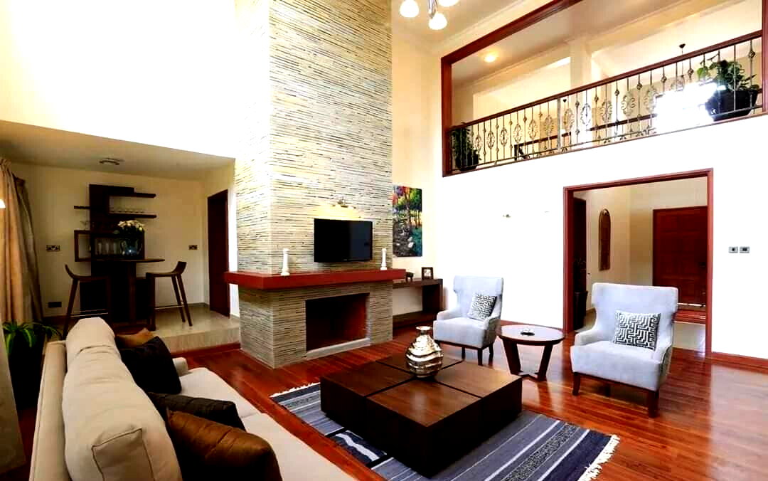 English Country Estate Townhouse with Clubhouse & Pool – Karen