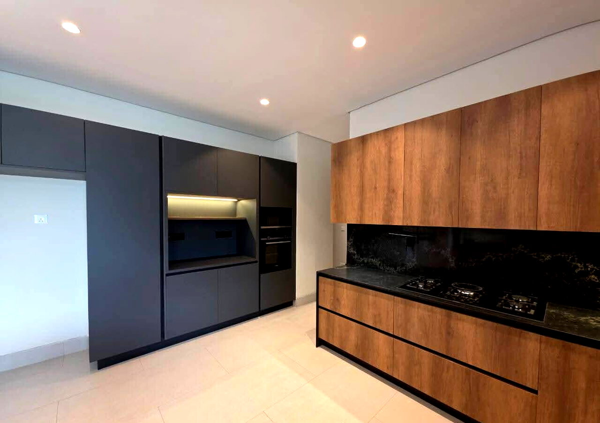 5-Bedroom Villa with Indoor Garden & Dual Kitchens - Westlands