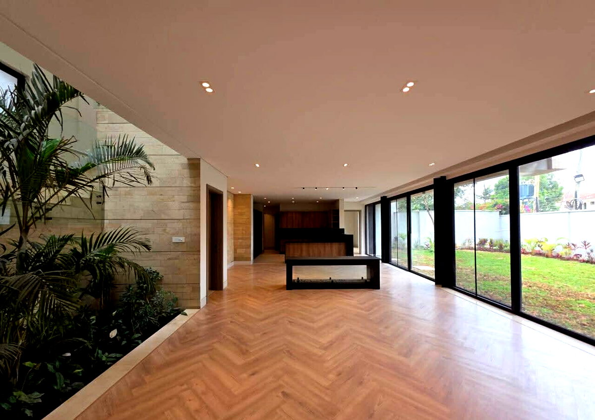 5-Bedroom Villa with Indoor Garden & Dual Kitchens - Westlands
