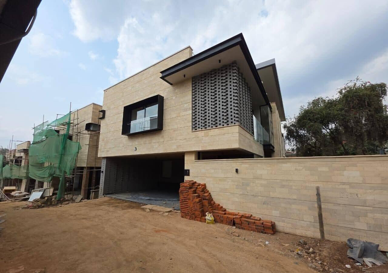 5-Bedroom Villa with Indoor Garden & Dual Kitchens - Westlands