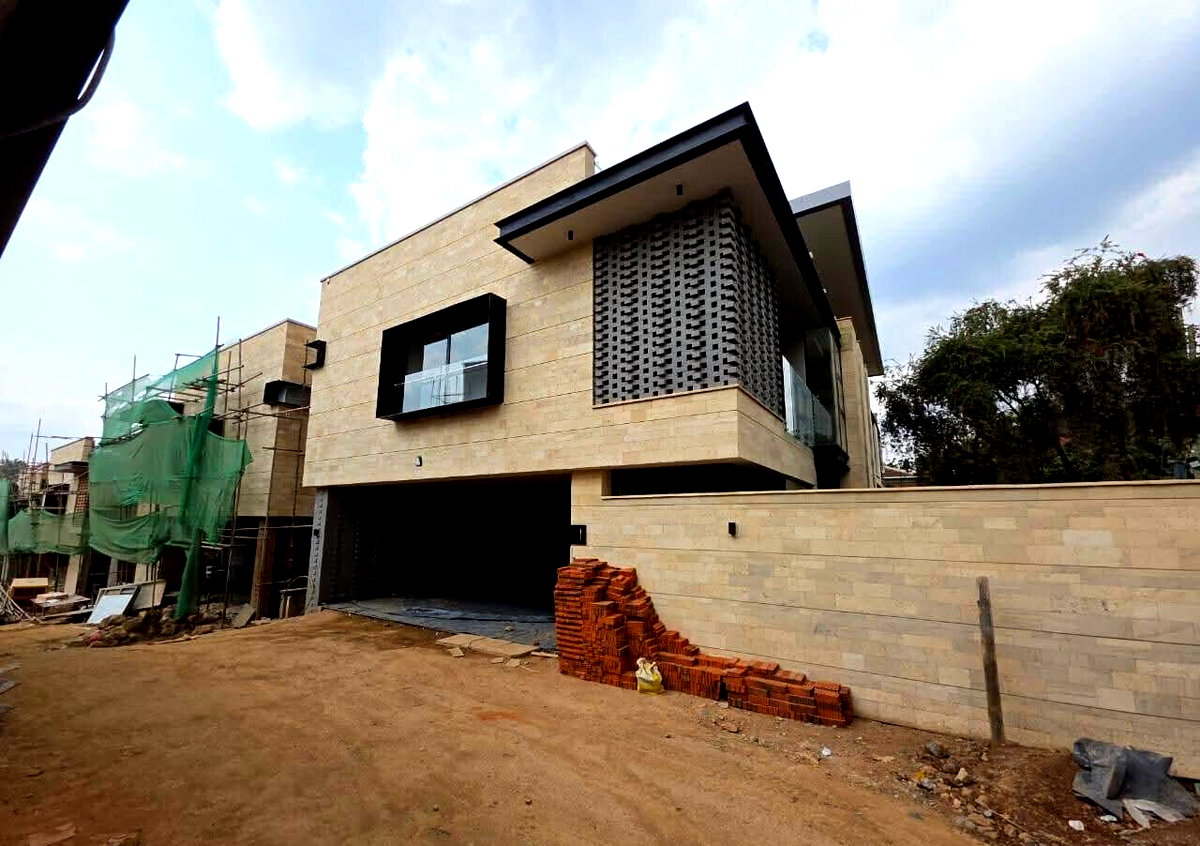 5-Bedroom Villa with Indoor Garden & Dual Kitchens - Westlands