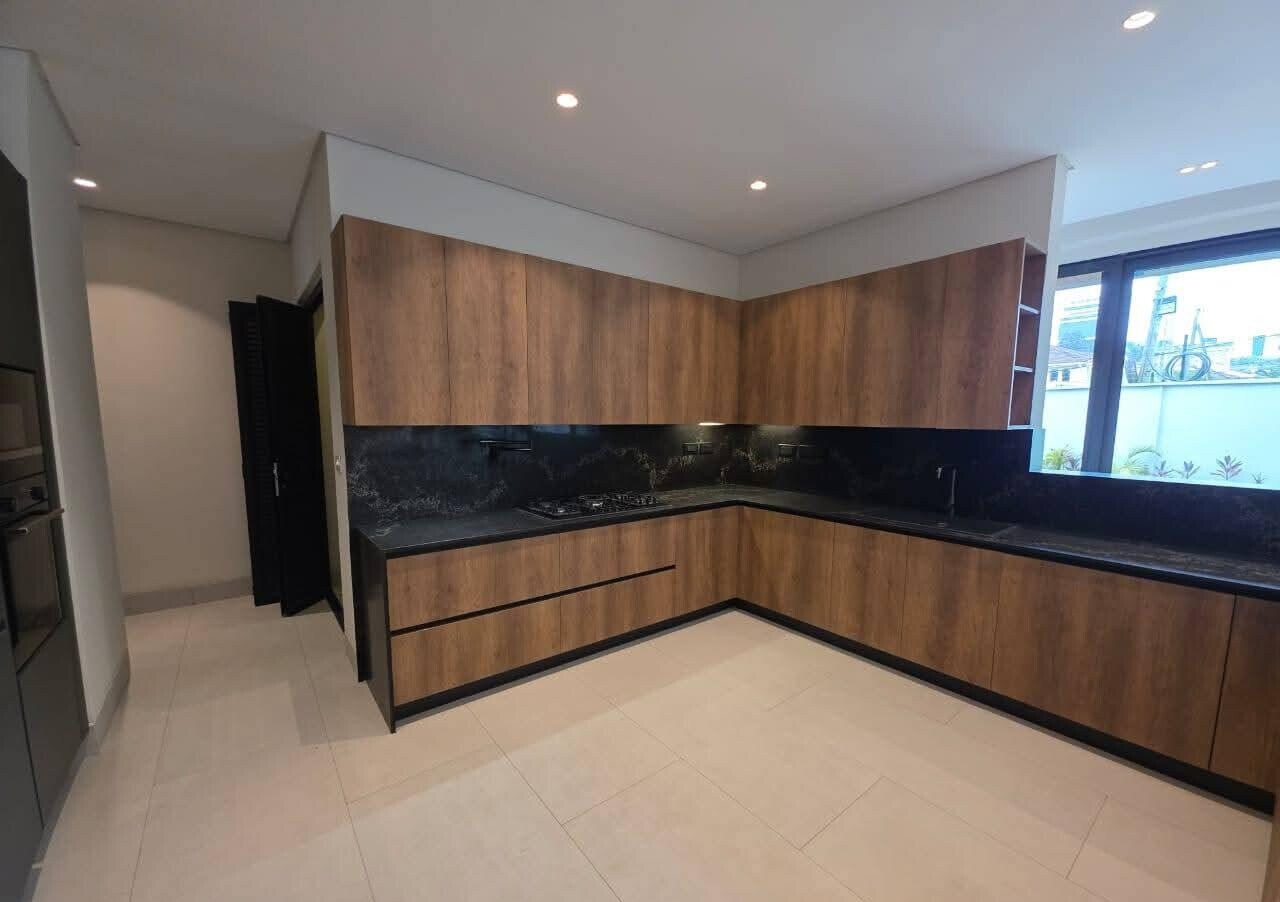 5-Bedroom Villa with Indoor Garden & Dual Kitchens - Westlands