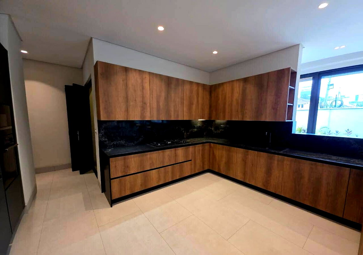 5-Bedroom Villa with Indoor Garden & Dual Kitchens - Westlands
