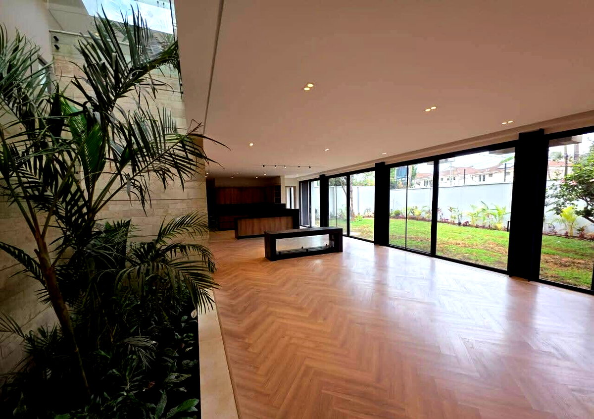 5-Bedroom Villa with Indoor Garden & Dual Kitchens - Westlands