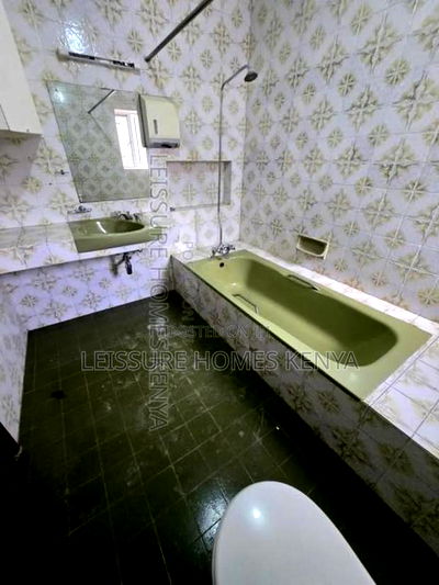 Commercial Offices on One Acre in Lavington - Image 11