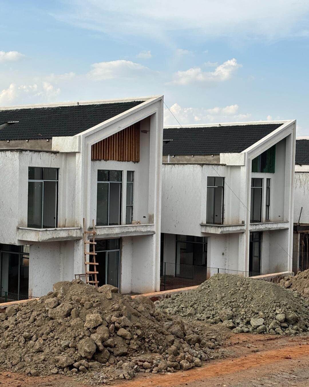 4BR Townhouse in Greenview Estate with Clubhouse & Pool - Runda