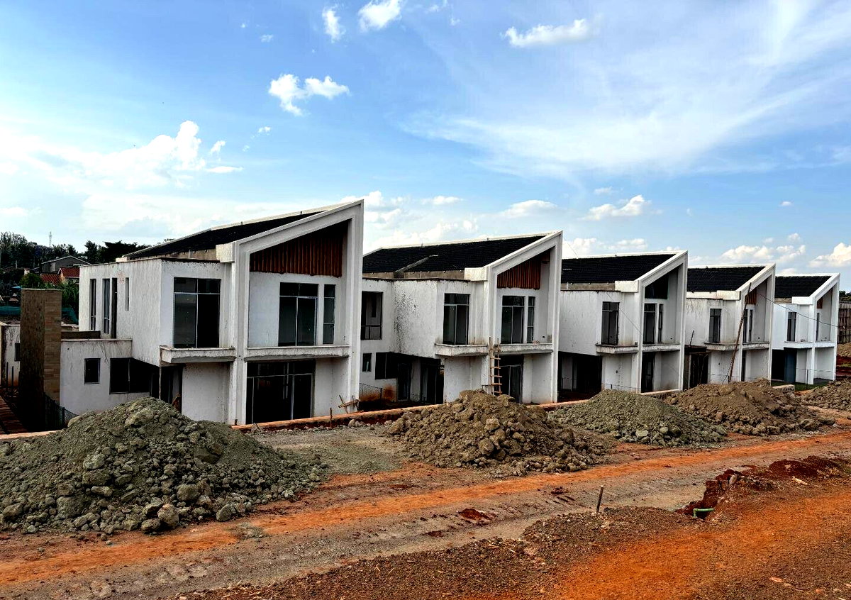 4BR Townhouse in Greenview Estate with Clubhouse & Pool - Runda