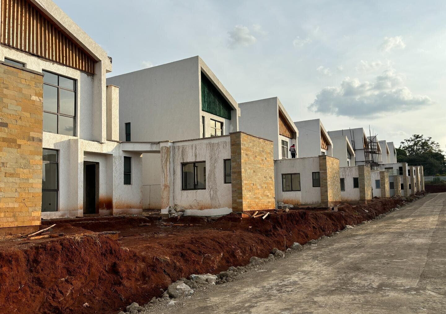 4BR Townhouse in Greenview Estate with Clubhouse & Pool - Runda