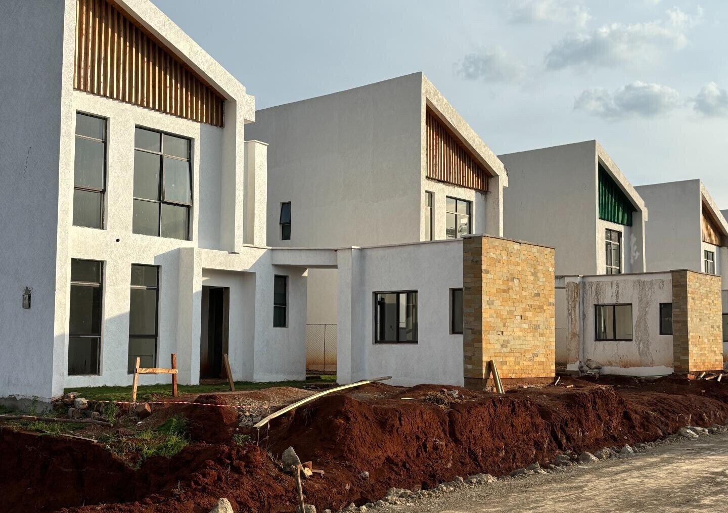 4BR Townhouse in Greenview Estate with Clubhouse & Pool - Runda