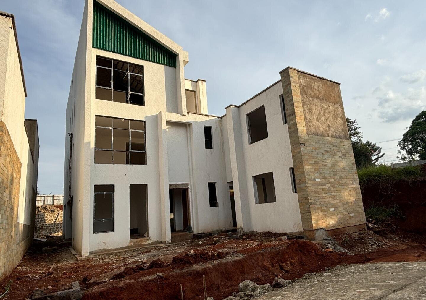 4BR Townhouse in Greenview Estate with Clubhouse & Pool - Runda