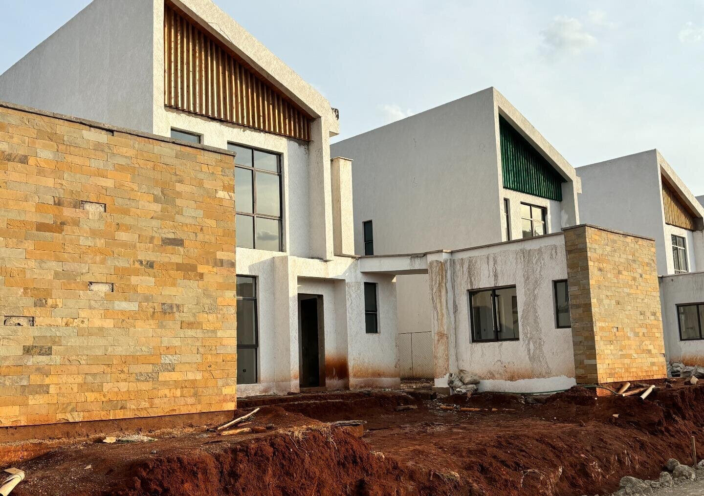 4BR Townhouse in Greenview Estate with Clubhouse & Pool - Runda