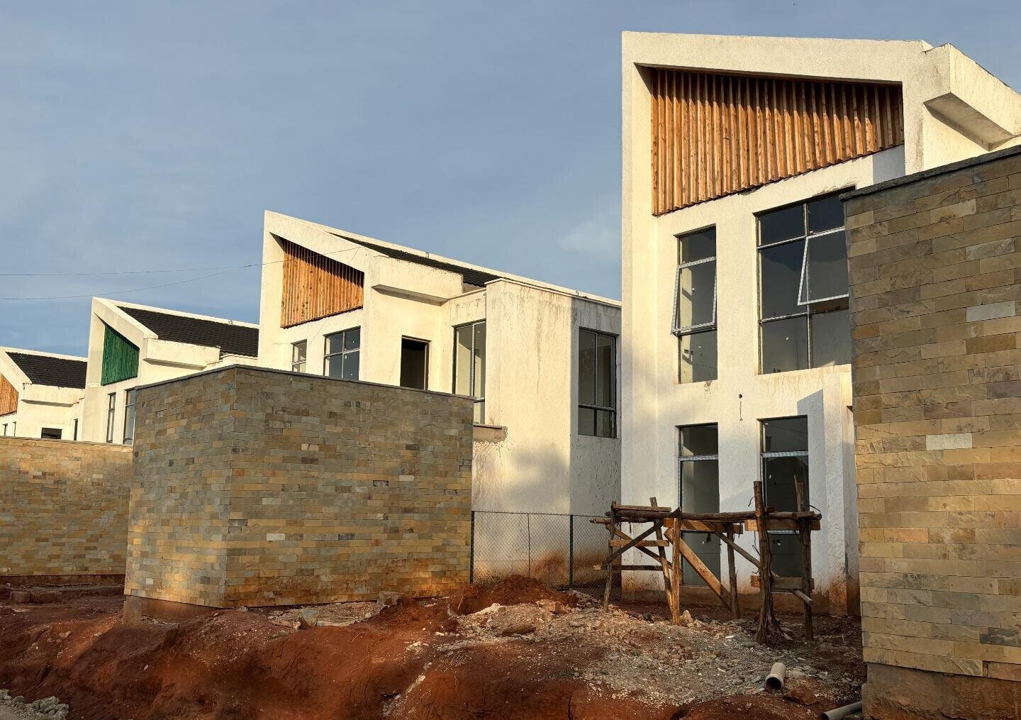 4BR Townhouse in Greenview Estate with Clubhouse & Pool - Runda