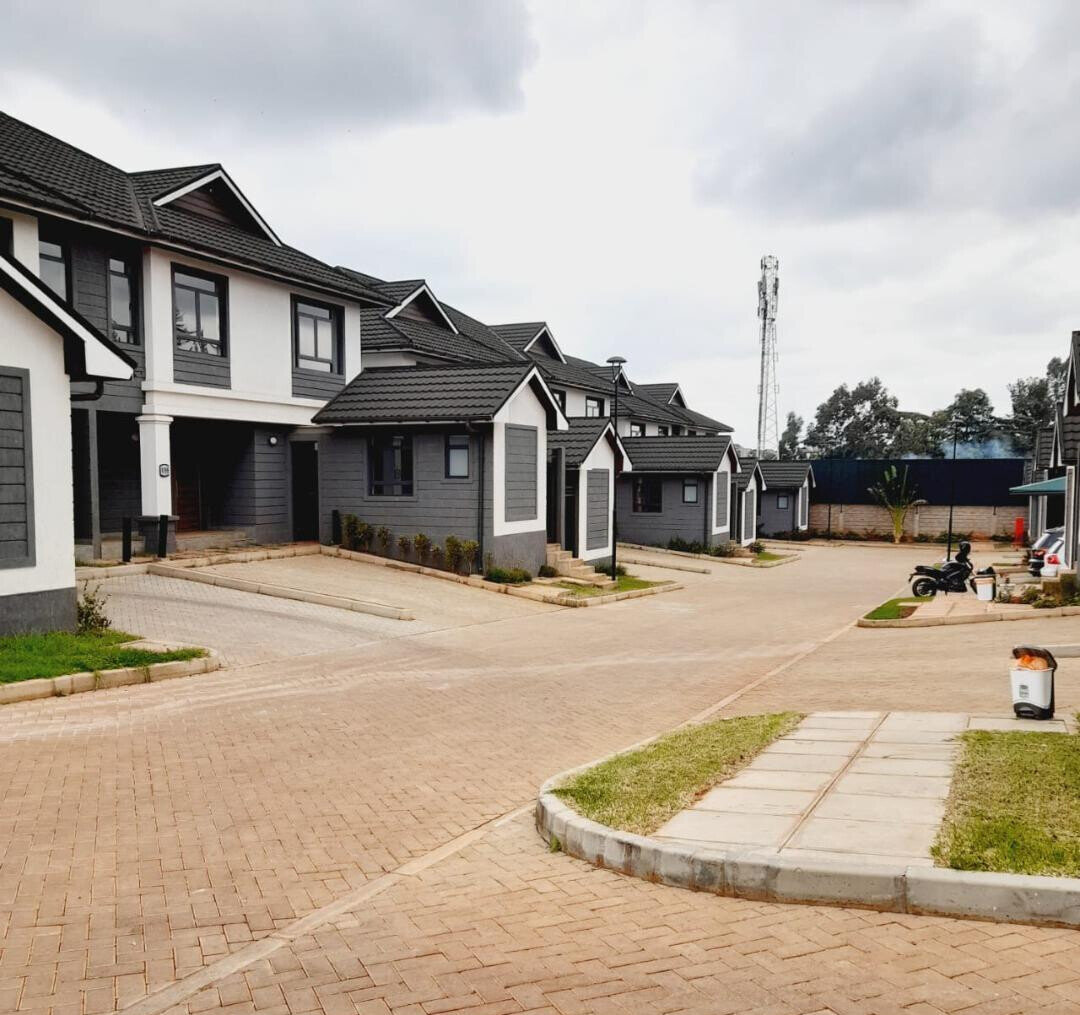 5BR All-Ensuite Townhouse with Clubhouse & Pool - Runda