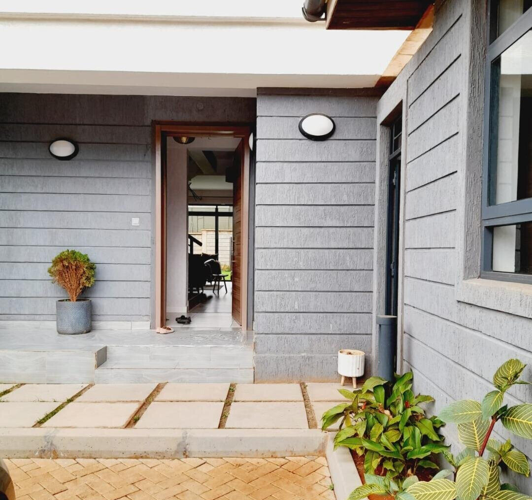 5BR All-Ensuite Townhouse with Clubhouse & Pool - Runda