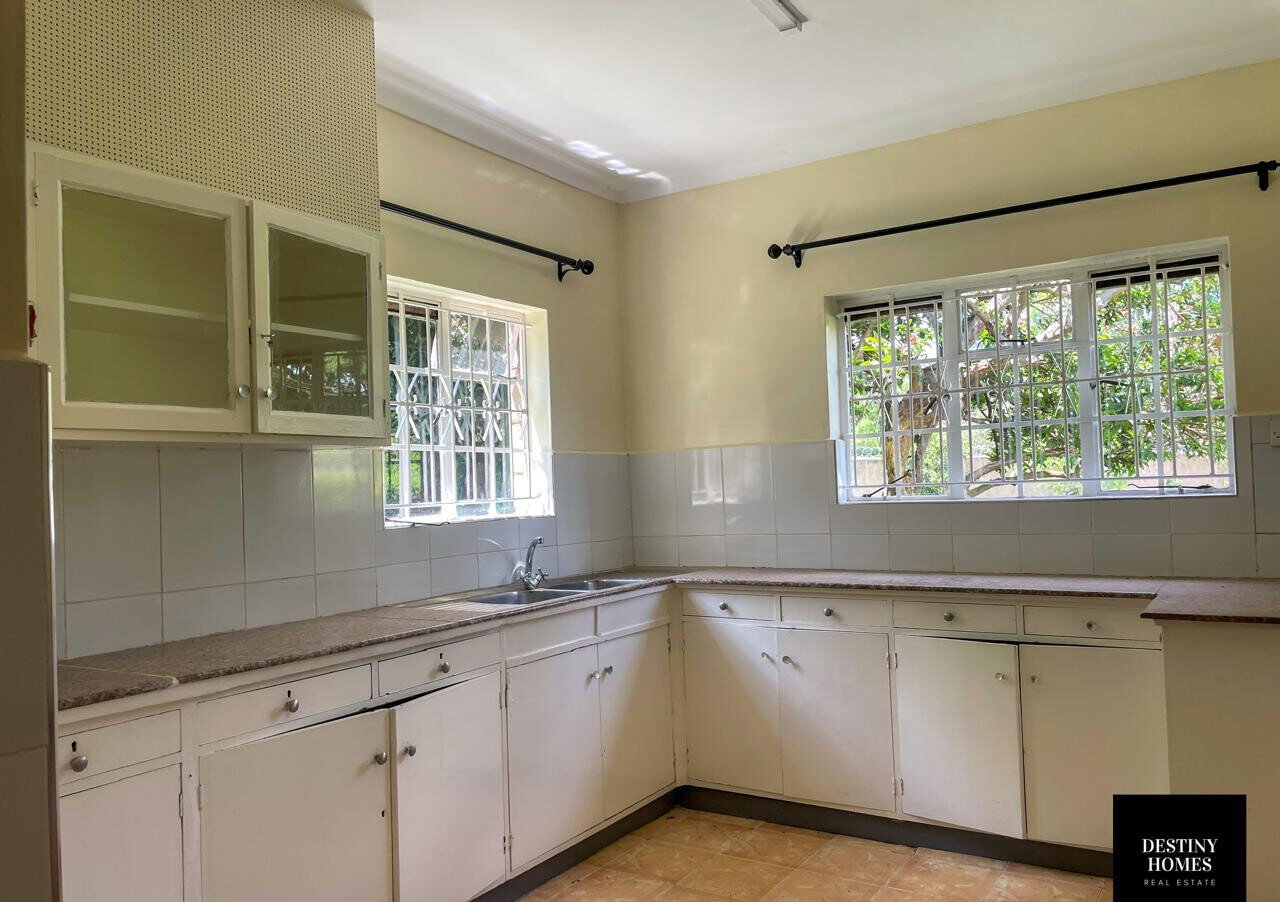 Diplomatic 5BR Home with Parking