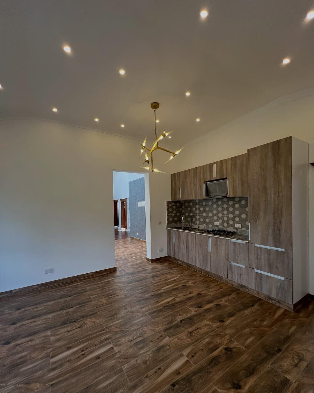 6BR Ambassadorial House with Parking