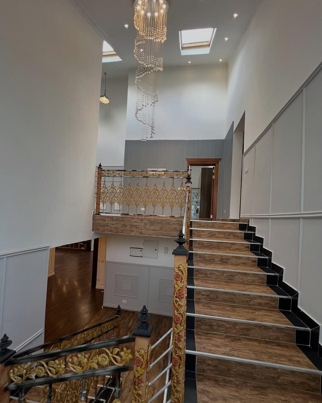 6BR Ambassadorial House with Parking
