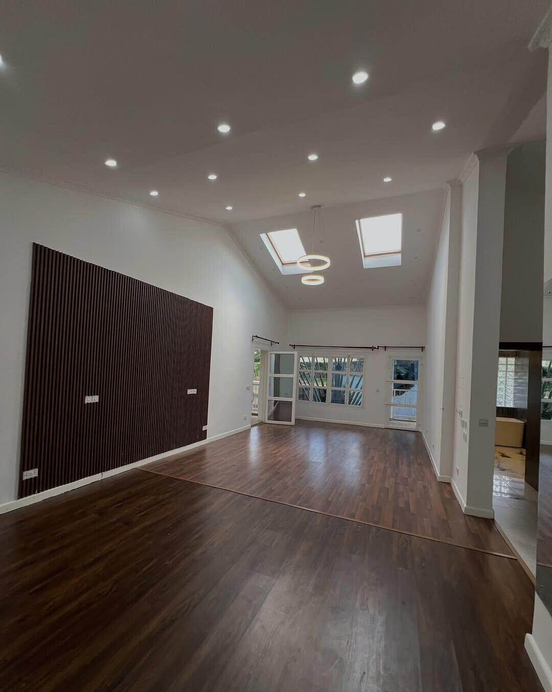6BR Ambassadorial House with Parking