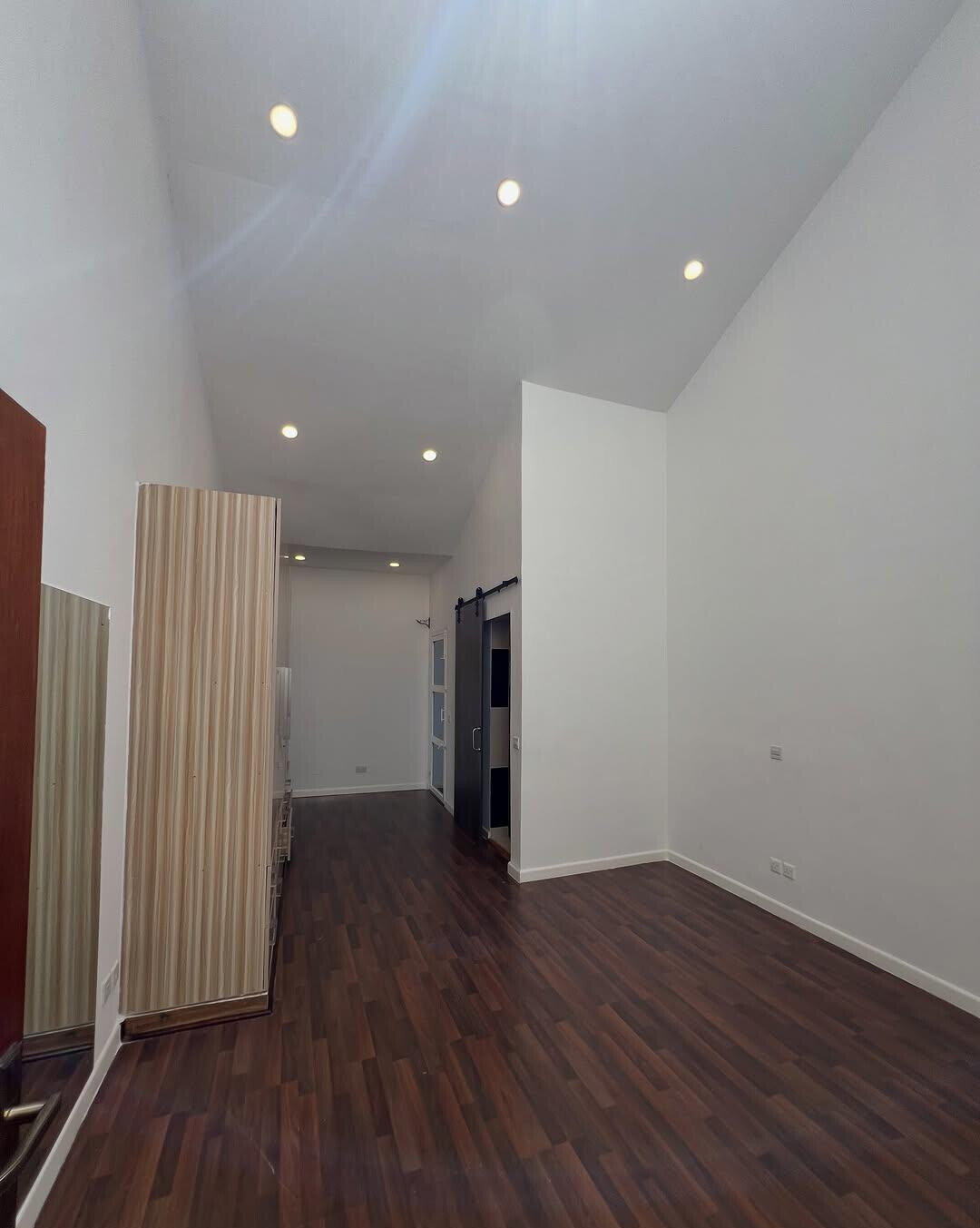6BR Ambassadorial House with Parking