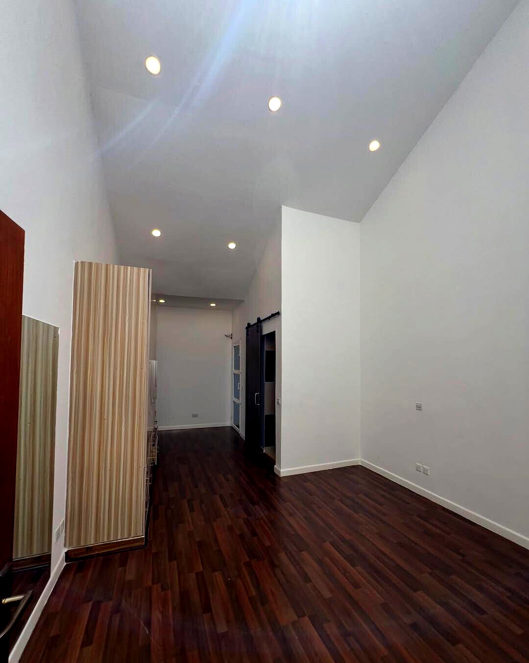 6BR Ambassadorial House with Parking