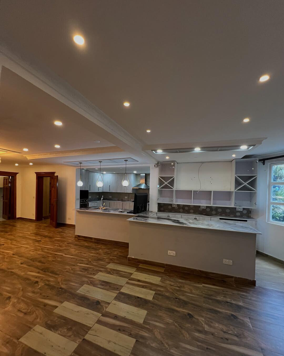 6BR Ambassadorial House with Parking