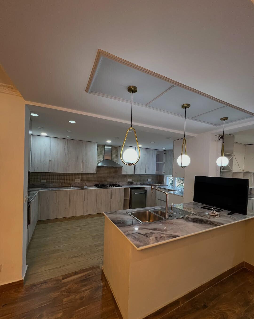 6BR Ambassadorial House with Parking